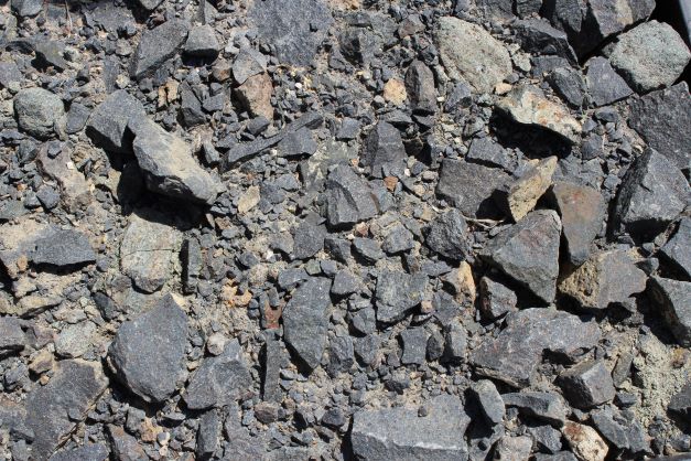 Crushed rock 20 to 40 millimetres from the Blue Gum Garden Centre range